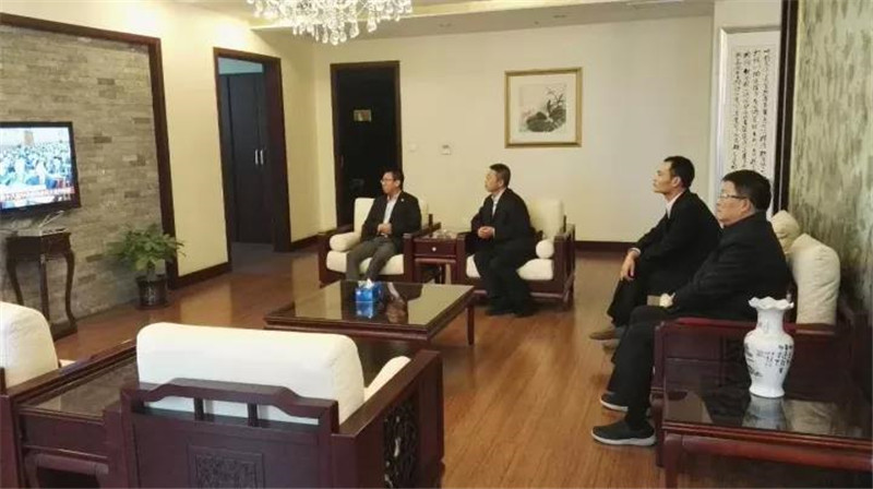 【学习贯彻十九大精神系列报道之一】pa旗舰厅集团党委组织收看十九大开幕式