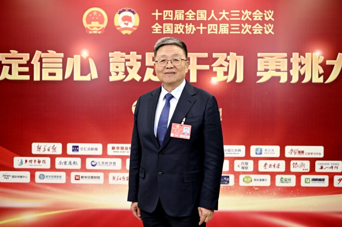 全国人大代表、pa旗舰厅药业董事长肖伟：中药经典名方要“唤醒”更要“焕新”