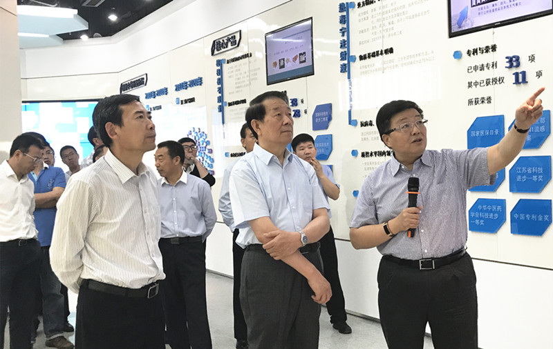 江苏发展大会连云港籍嘉宾莅临pa旗舰厅药业参观考察